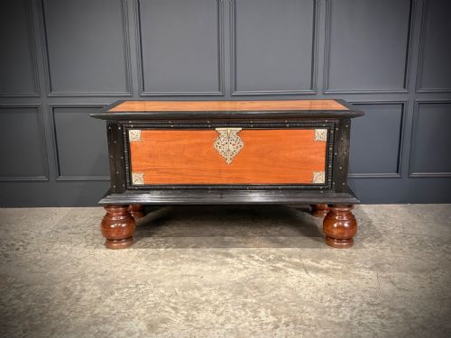 LARGE CEYLONESE CAMPHOR WOOD EBONY TRUNK - ADDITIONAL PHOTO 8