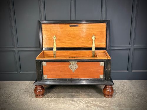 LARGE CEYLONESE CAMPHOR WOOD EBONY TRUNK - ADDITIONAL PHOTO 9