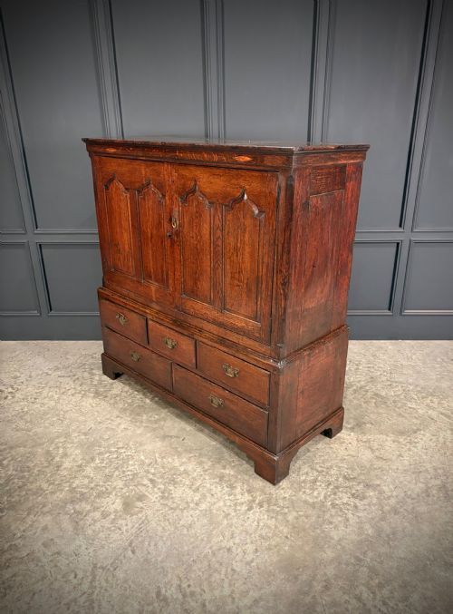 18TH CENTURY DWARF OAK HOUSEKEEPERS CUPBOARD - ADDITIONAL PHOTO 2