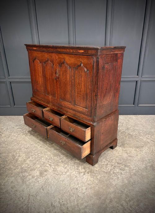 18TH CENTURY DWARF OAK HOUSEKEEPERS CUPBOARD - ADDITIONAL PHOTO 4