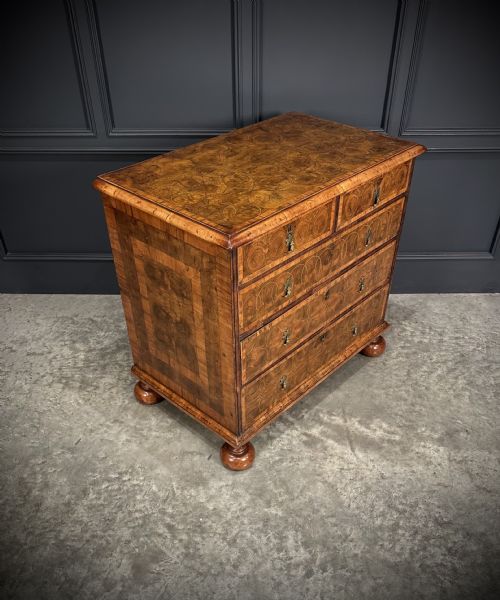 Exceptional William & Mary Oyster Veneered Chest of Drawers