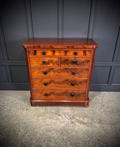 LARGE VICTORIAN FLAME MAHOGANY CHEST OF DRAWERS - ADDITIONAL PHOTO 3