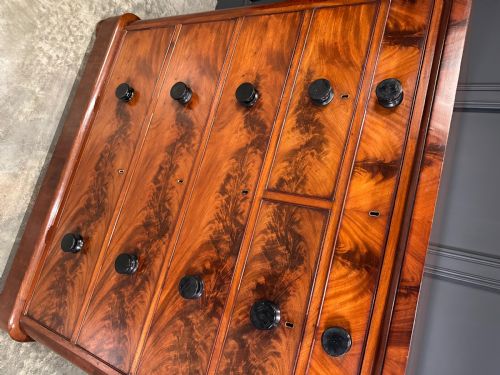 LARGE VICTORIAN FLAME MAHOGANY CHEST OF DRAWERS - ADDITIONAL PHOTO 4