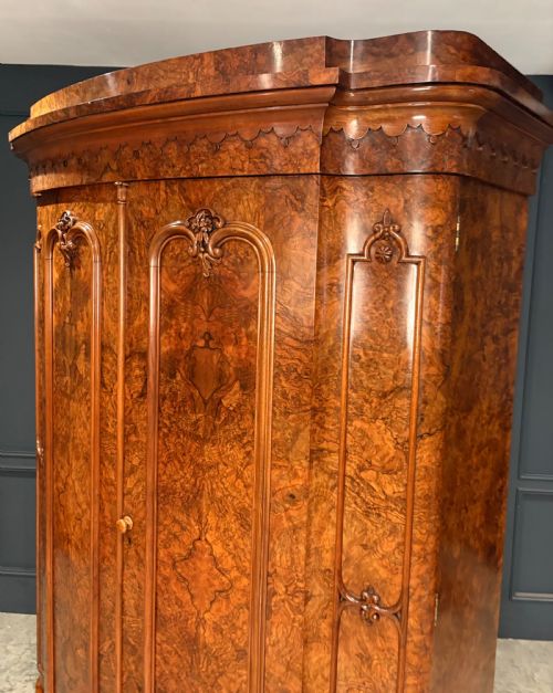 LARGE VICTORIAN BOW FRONT WALNUT WARDROBE - ADDITIONAL PHOTO 8