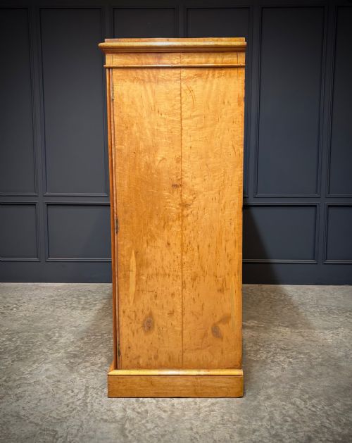 LOW VICTORIAN BIRDS EYE MAPLE COMPACTUM WARDROBE - ADDITIONAL PHOTO 4