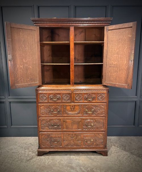 18TH CENTURY CARVED OAK HOUSEKEEPERS CUPBOARD - ADDITIONAL PHOTO 6
