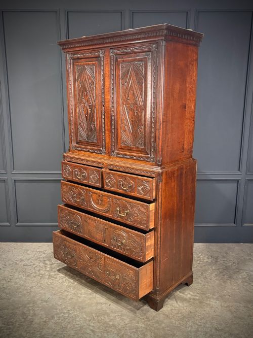 18TH CENTURY CARVED OAK HOUSEKEEPERS CUPBOARD - ADDITIONAL PHOTO 7