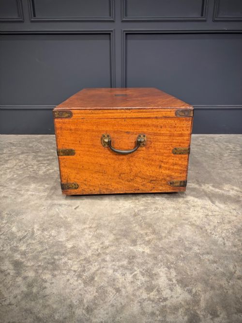 19TH CENTURY CAMPHOR WOOD TRUNK - ADDITIONAL PHOTO 9