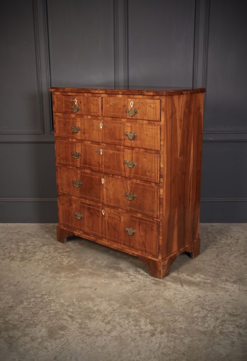 GEORGIAN WALNUT CHEST OF DRAWERS - ADDITIONAL PHOTO 4