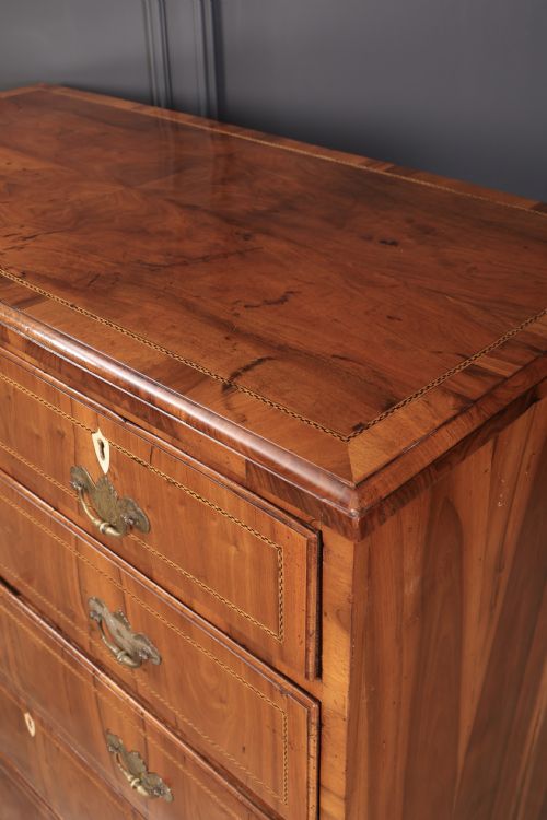 GEORGIAN WALNUT CHEST OF DRAWERS - ADDITIONAL PHOTO 5
