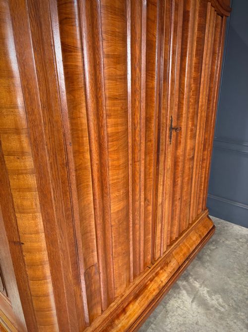 LARGE CONTINENTAL OAK WALNUT ARMOIRE - ADDITIONAL PHOTO 8
