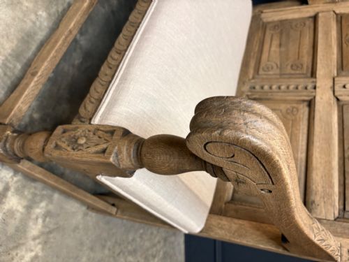 18TH CENTURY CARVED BLEACHED OAK BENCH - ADDITIONAL PHOTO 5