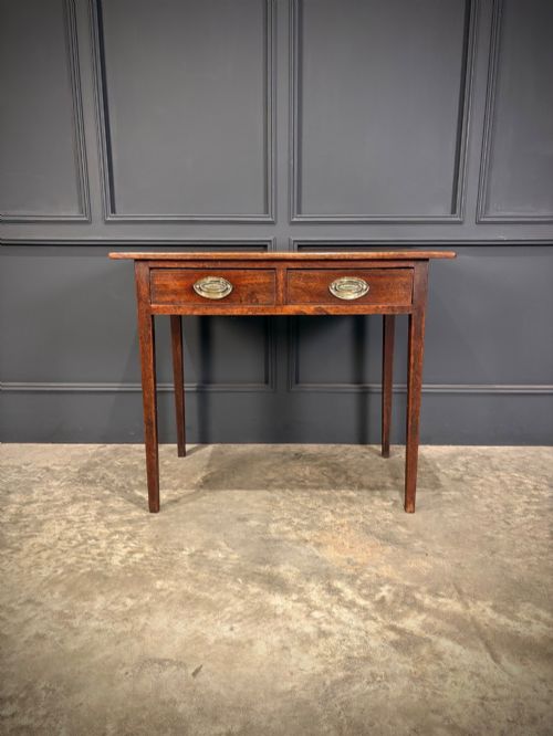 SMALL GEORGIAN MAHOGANY SIDE TABLE