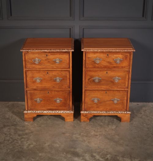 PAIR OF WALNUT BEDSIDE CHESTS