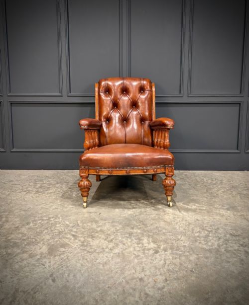 PAIR OF OAK BUTTONED LEATHER LIBRARY ARMCHAIRS - ADDITIONAL PHOTO 3