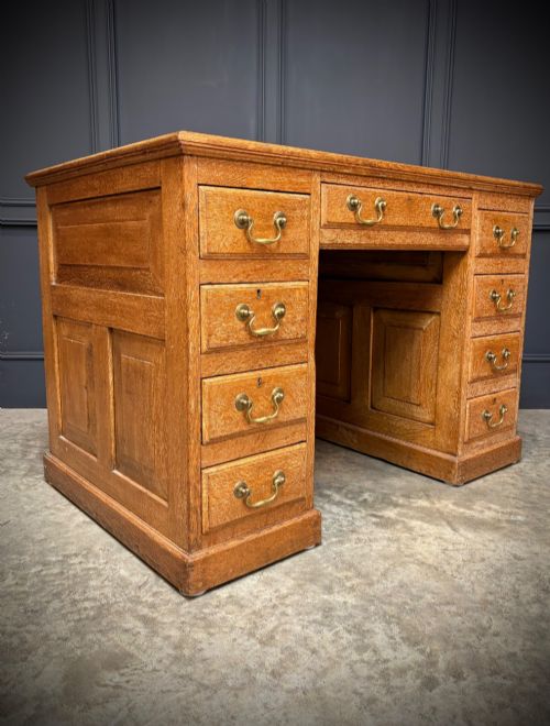 19TH CENTURY OAK KNEEHOLE DESK - ADDITIONAL PHOTO 2