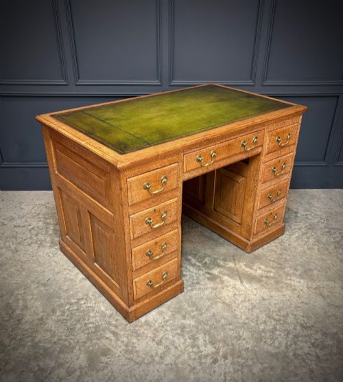 19TH CENTURY OAK KNEEHOLE DESK - ADDITIONAL PHOTO 3