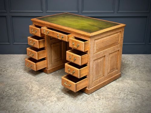 19TH CENTURY OAK KNEEHOLE DESK - ADDITIONAL PHOTO 8