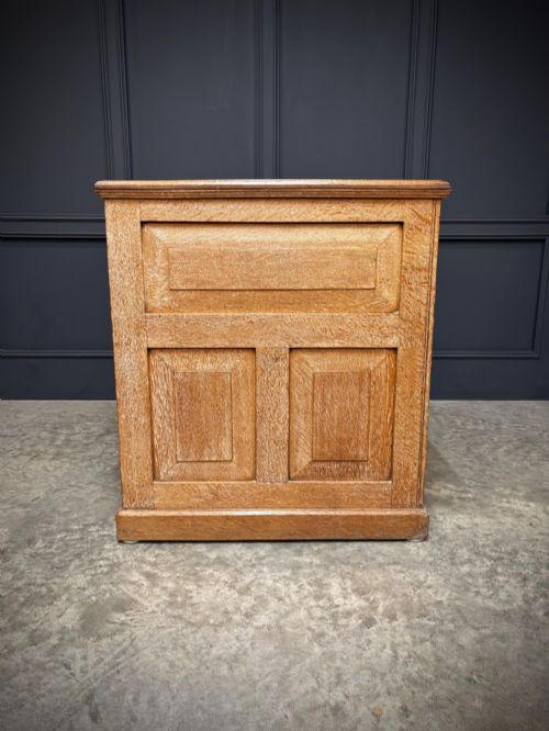 19TH CENTURY OAK KNEEHOLE DESK - ADDITIONAL PHOTO 10