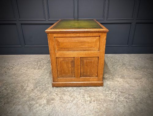 19TH CENTURY OAK KNEEHOLE DESK - ADDITIONAL PHOTO 13