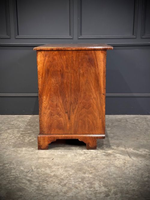 18TH CENTURY WALNUT KNEEHOLE DESK - ADDITIONAL PHOTO 11