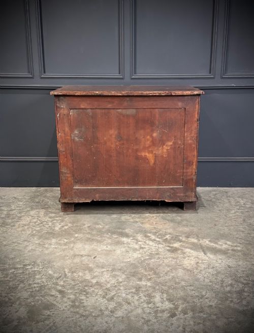 18TH CENTURY WALNUT KNEEHOLE DESK - ADDITIONAL PHOTO 12