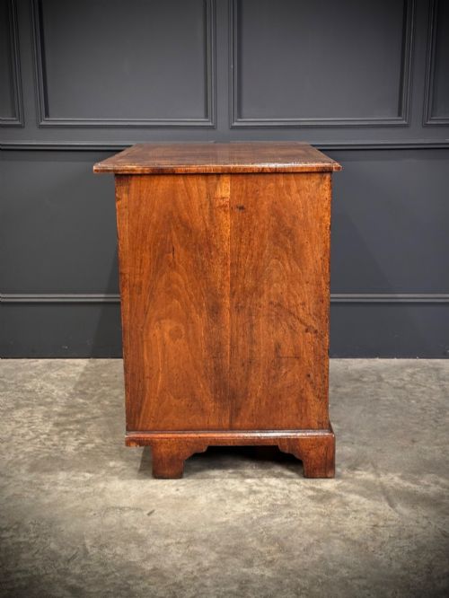 18TH CENTURY WALNUT KNEEHOLE DESK - ADDITIONAL PHOTO 13