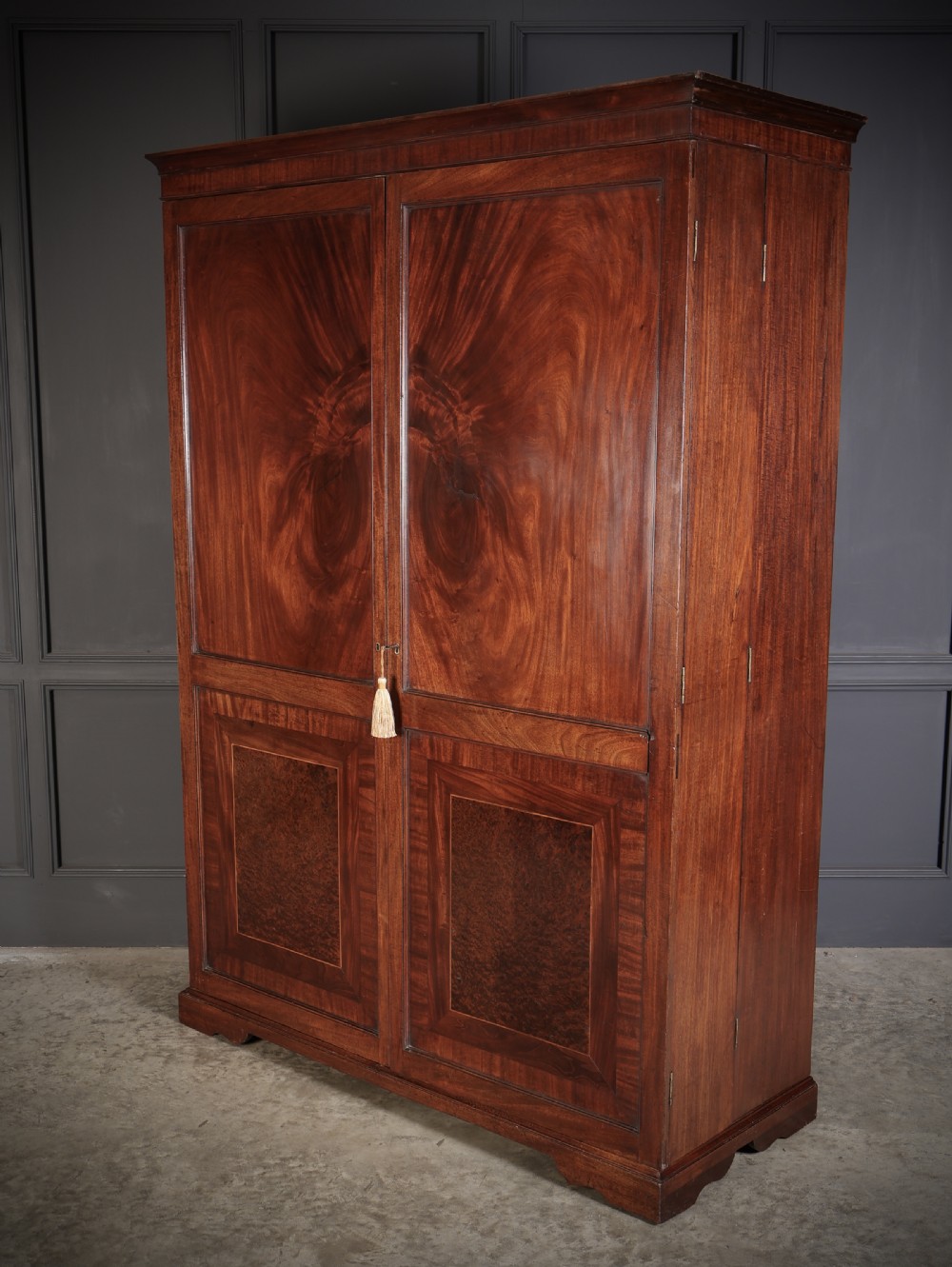18th Century Mahogany & Amboyna Wardrobe View X