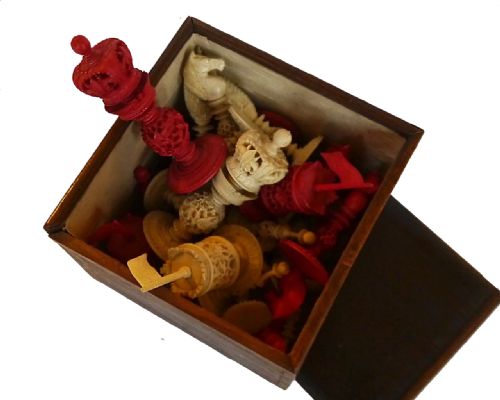 fig 1. Canton Export ‘Burmese Pattern’ Chess Set, 1836