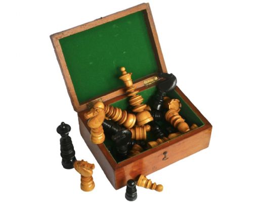 “Calvert Pattern” Boxwood & Ebony Chess Set, 19th Century