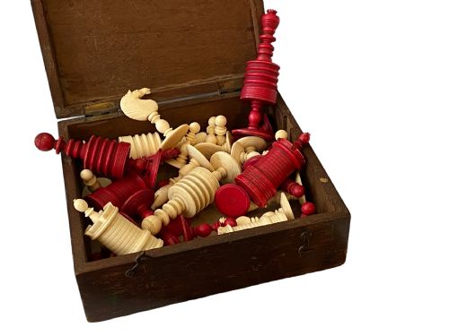 fig 1. Classic English ‘Barleycorn’ Bone Chess Set, 19th Century