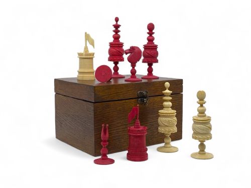 A Good 'Barleycorn Pattern' Bone Chess Set, Circa 1850