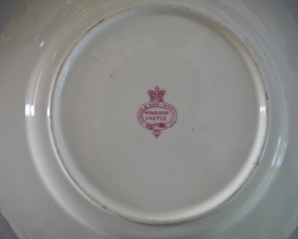 A white porcelain dinner plate featuring a cobalt blue scrollwork rim and a central Order of the Garter star insignia. View III