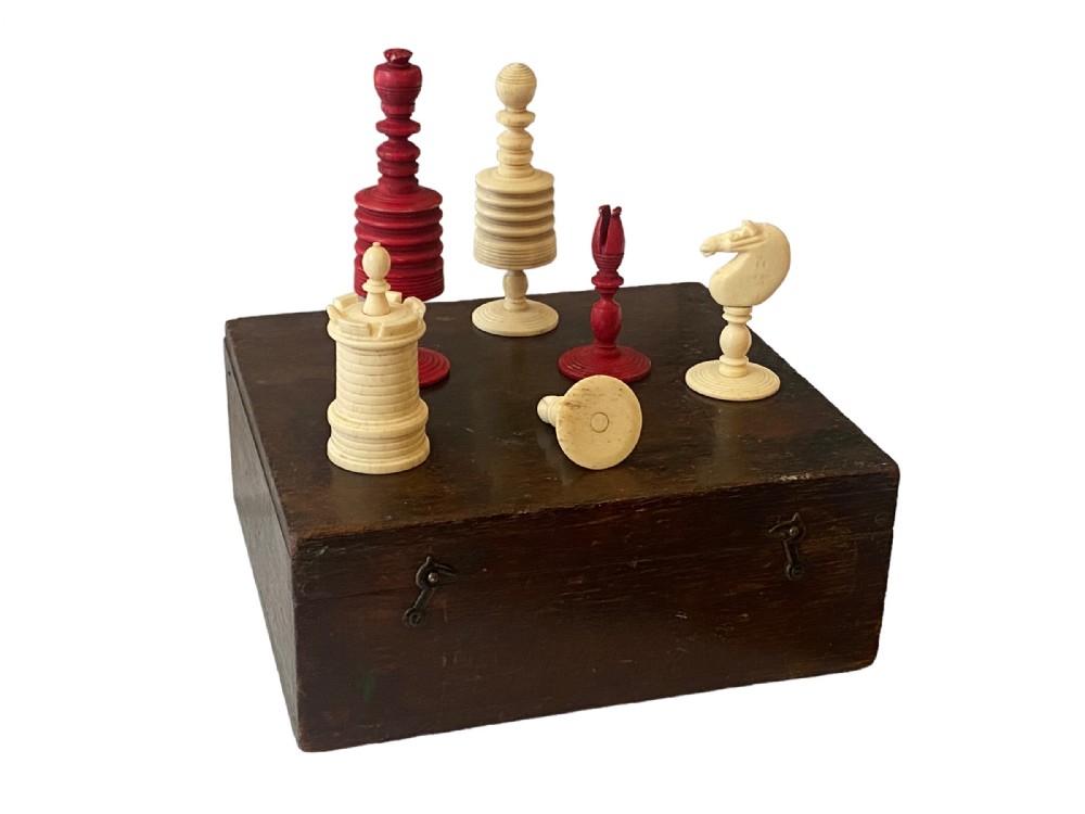 Classic English ‘Barleycorn’ Bone Chess Set, 19th Century