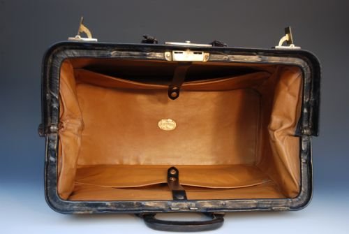 fig 1. Large black and tan cowhide Gladstone leather bag