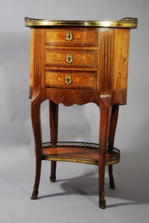 fig 1. A table en chiffoniere with three drawers.