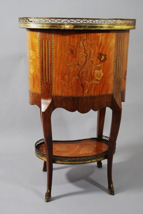 fig 3. A table en chiffoniere with three drawers.