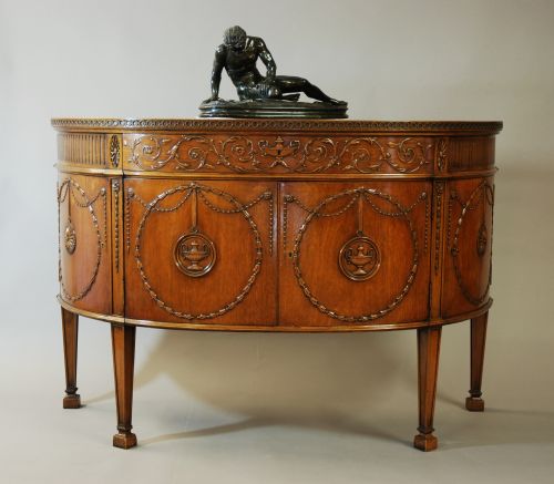 Mahogany Commode in the Classical Style, Influenced by Robert Adam