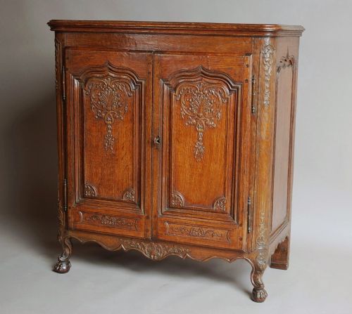 fig 1. French mid 18th century oak buffet