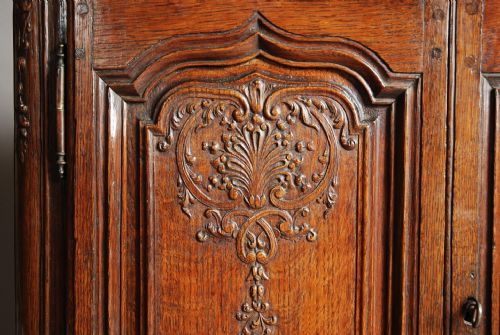 fig 2. French mid 18th century oak buffet