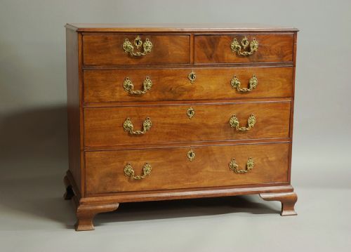 fig 1. George III mahogany chest of drawers