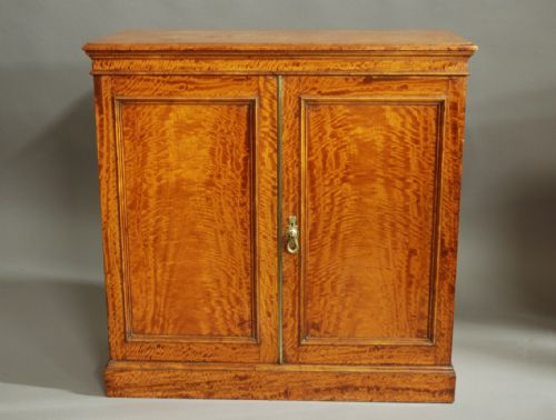 fig 2. Superb quality late 19th century satinwood cabinet