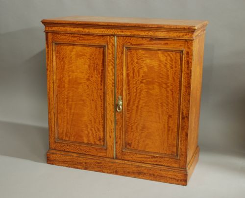 fig 3. Superb quality late 19th century satinwood cabinet