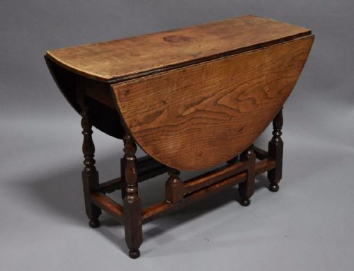 Early 18th Century Oak and Ash Oval Gateleg Table