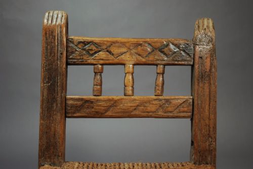 RARE FOLK ART 18TH CENTURY PINE SPINDLE BACK CHILD'S CHAIR - ADDITIONAL PHOTO 1