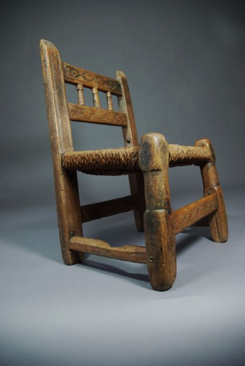 RARE FOLK ART 18TH CENTURY PINE SPINDLE BACK CHILD'S CHAIR - ADDITIONAL PHOTO 2