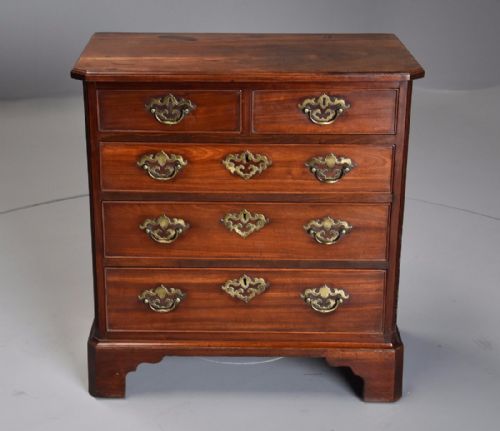fig 1. Rare mid 18th century George II mahogany chest of drawers of small proportions & fine patina