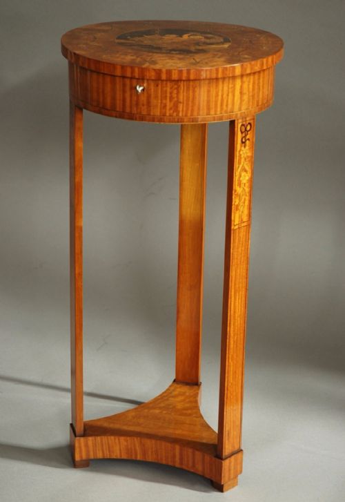 LATE 19TH CENTURY CONTINENTAL DECORATIVE SATINWOOD MARQUETRY WORK TABLE - ADDITIONAL PHOTO 8