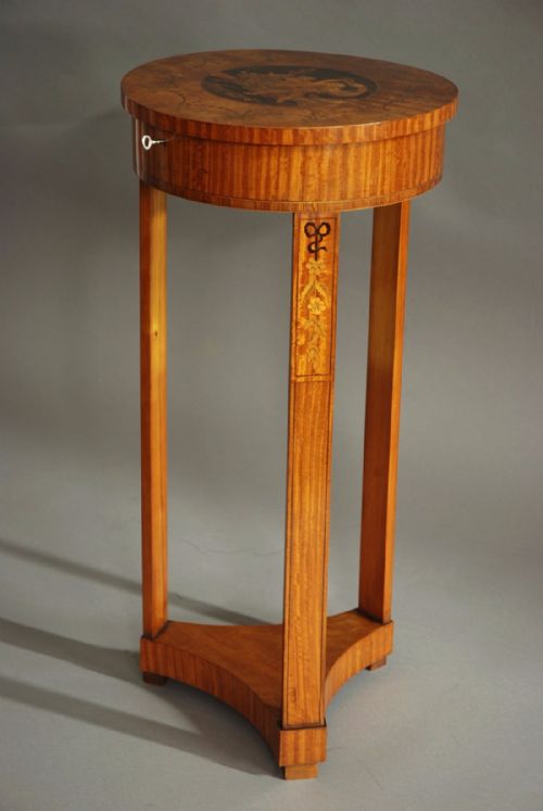 LATE 19TH CENTURY CONTINENTAL DECORATIVE SATINWOOD MARQUETRY WORK TABLE - ADDITIONAL PHOTO 9