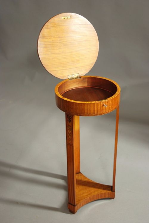 LATE 19TH CENTURY CONTINENTAL DECORATIVE SATINWOOD MARQUETRY WORK TABLE - ADDITIONAL PHOTO 10